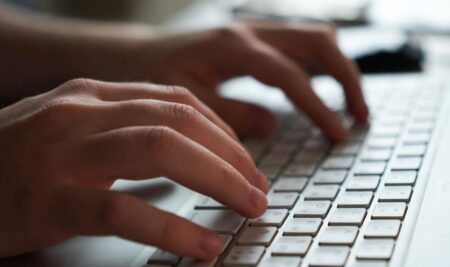 От быстрого набора текста до собственных ИИ-ассистентов: итоги цифрового марафона в New Tone School