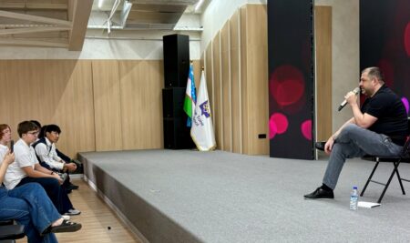 Основатель одной из первых IT-компаний Узбекистана выступил перед старшеклассниками New Tone